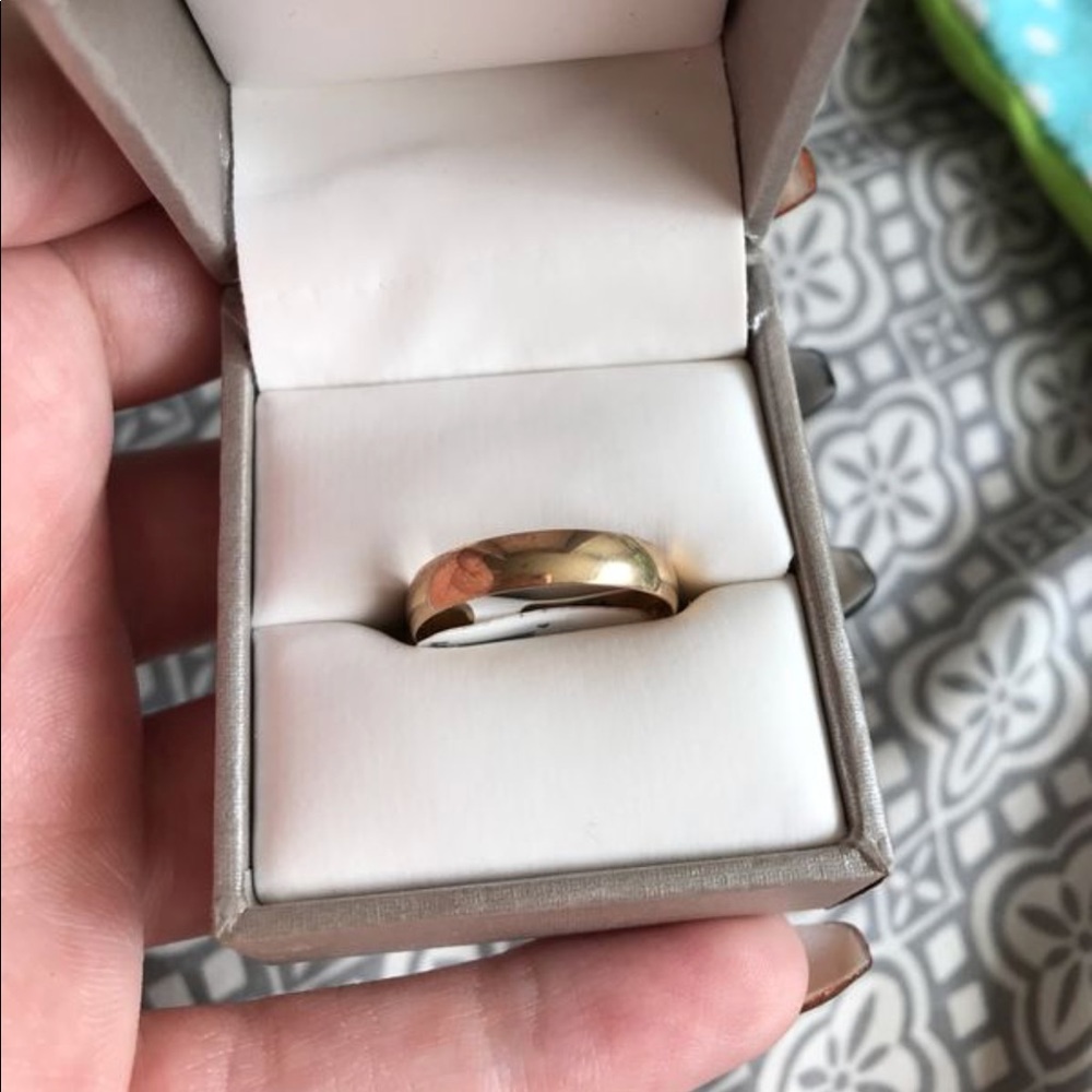 Men’s wedding band